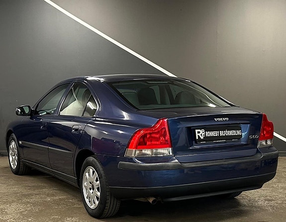 Volvo S60 4 of 5