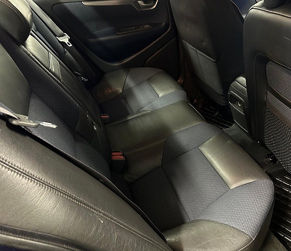 Volvo S60 14 of 18