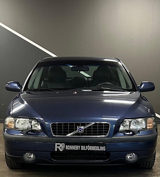 Volvo S60 2 of 5