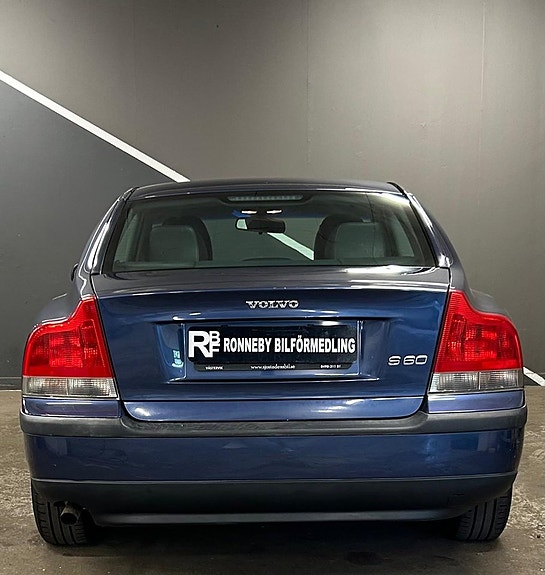 Volvo S60 8 of 18