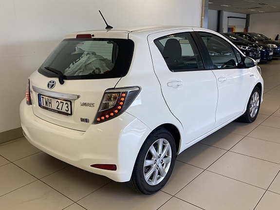 Toyota Yaris 6 of 15
