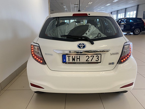 Toyota Yaris 5 of 15