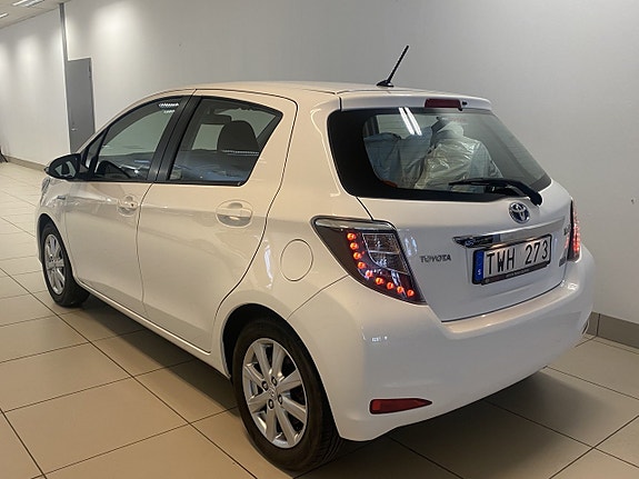 Toyota Yaris 3 of 15