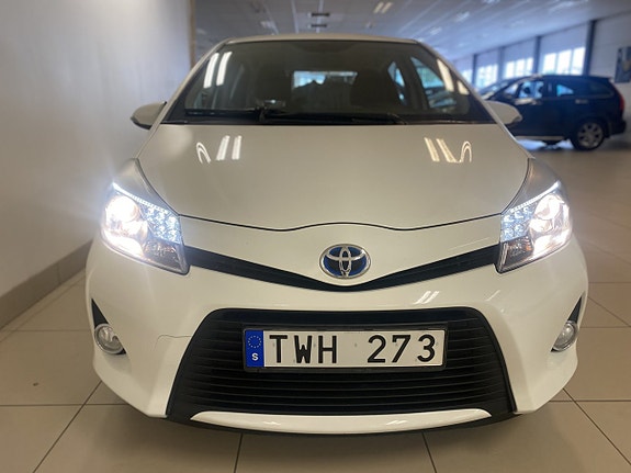 Toyota Yaris 4 of 15