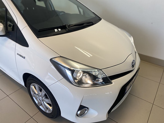 Toyota Yaris 9 of 15