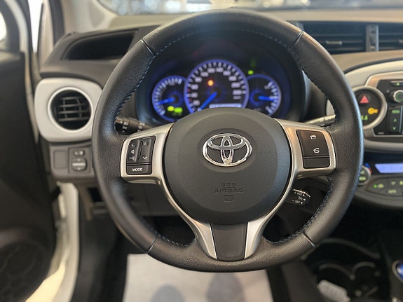 Toyota Yaris 13 of 15