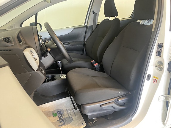 Toyota Yaris 11 of 15