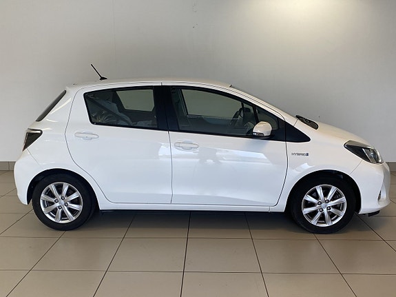 Toyota Yaris 7 of 15