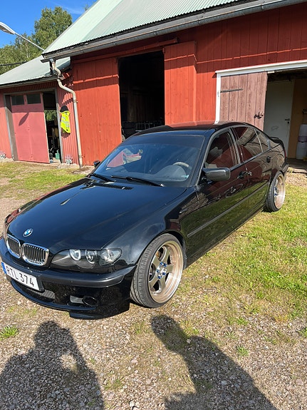 BMW 320i 2 of 5