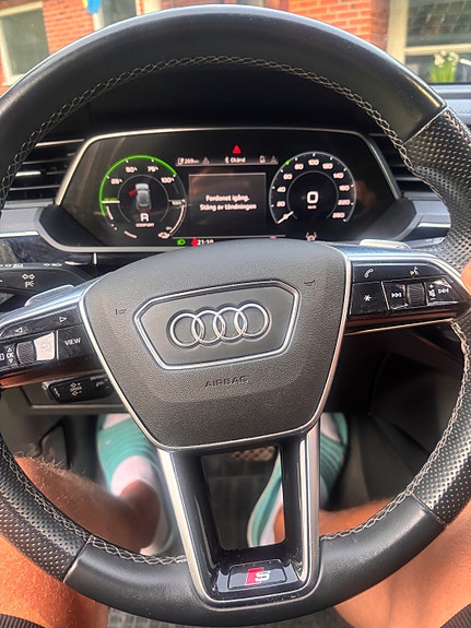 Audi e-tron 5 of 13