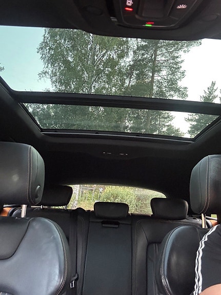 Audi e-tron 10 of 13