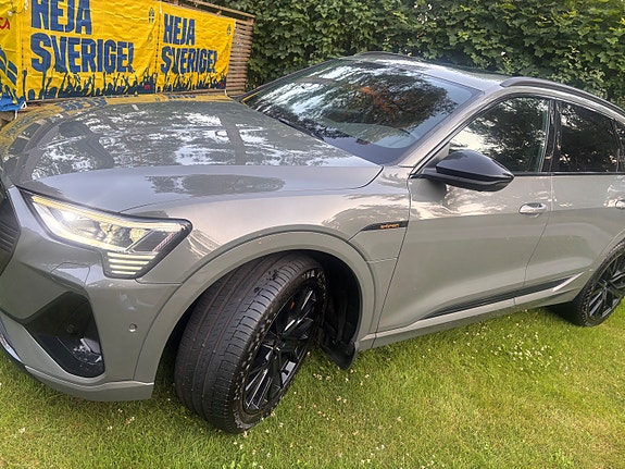 Audi e-tron 13 of 13