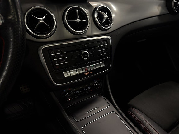 Mercedes-Benz CLA180 12 of 23