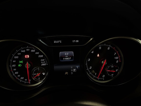 Mercedes-Benz CLA180 11 of 23
