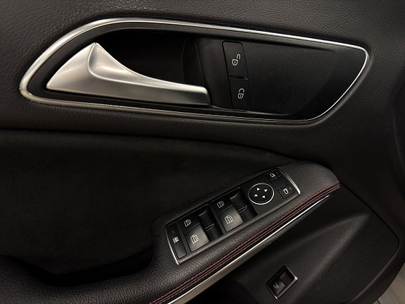 Mercedes-Benz CLA180 9 of 23