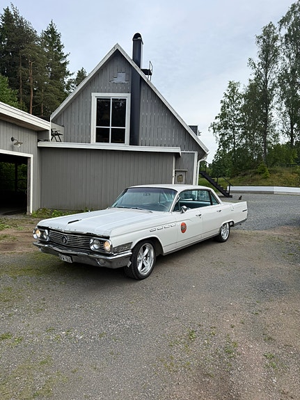 Buick Electra 225 2 of 5