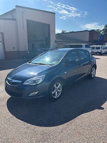 Opel Astra 2 of 5