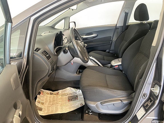 Toyota Auris 12 of 16