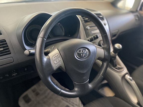Toyota Auris 14 of 16