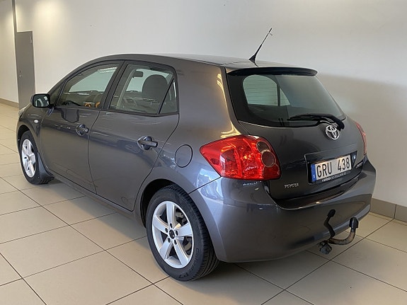 Toyota Auris 3 of 16