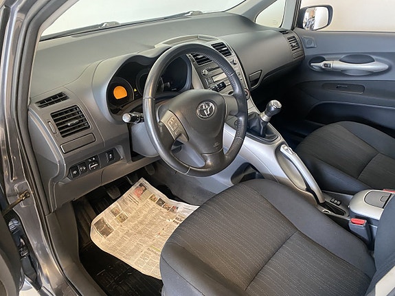 Toyota Auris 13 of 16