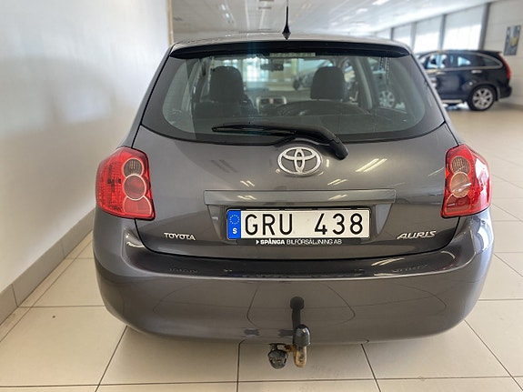 Toyota Auris 5 of 16