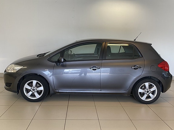 Toyota Auris 2 of 16