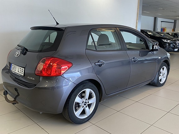 Toyota Auris 6 of 16