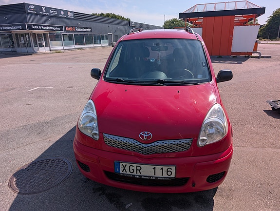 Toyota Yaris Verso 2 of 5
