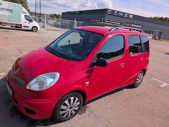 Toyota Yaris Verso 3 of 5
