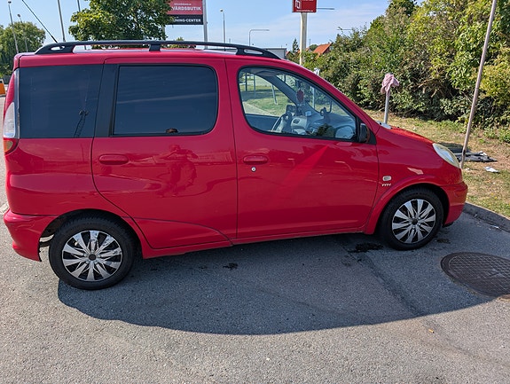 Toyota Yaris Verso 4 of 5