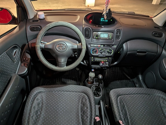 Toyota Yaris Verso 13 of 17