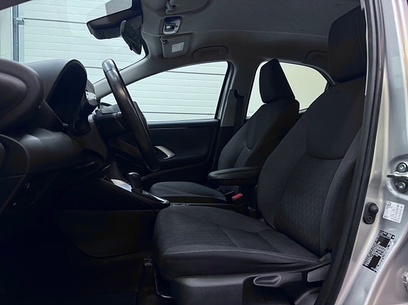 Toyota Yaris 11 of 25