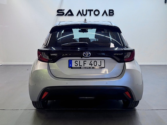 Toyota Yaris 8 of 25