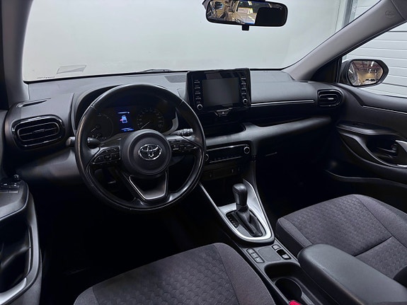 Toyota Yaris 13 of 25