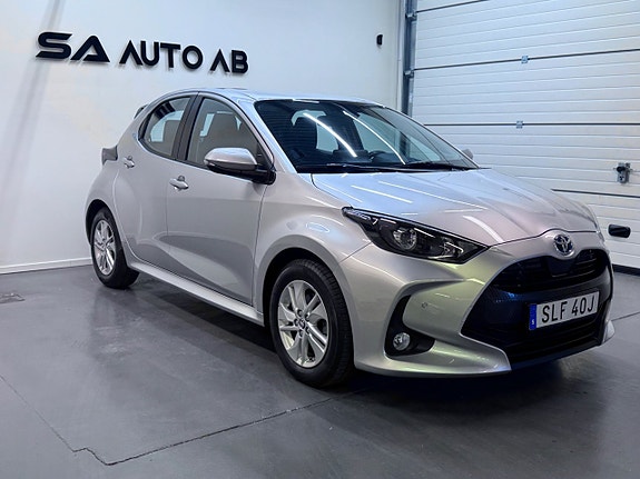 Toyota Yaris 2 of 25