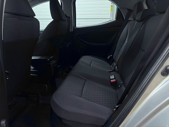 Toyota Yaris 12 of 25