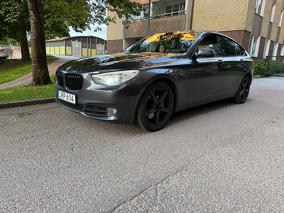 BMW 530d 2 of 5