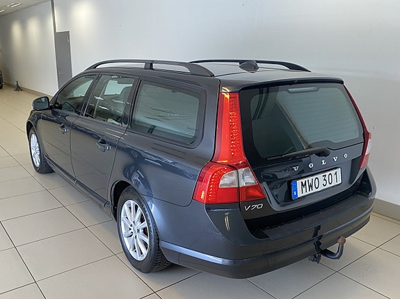 Volvo V70 2 of 5