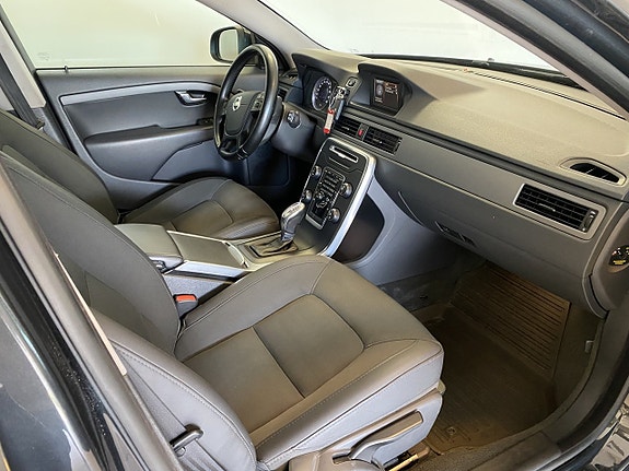 Volvo V70 11 of 14