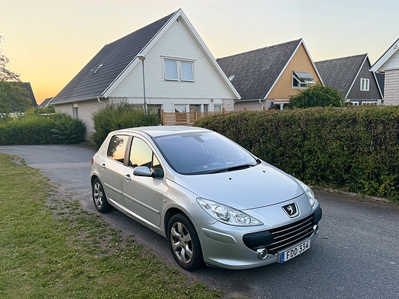 Peugeot 307 2 of 5