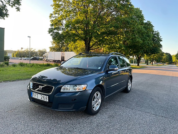 Volvo V50 2 of 5
