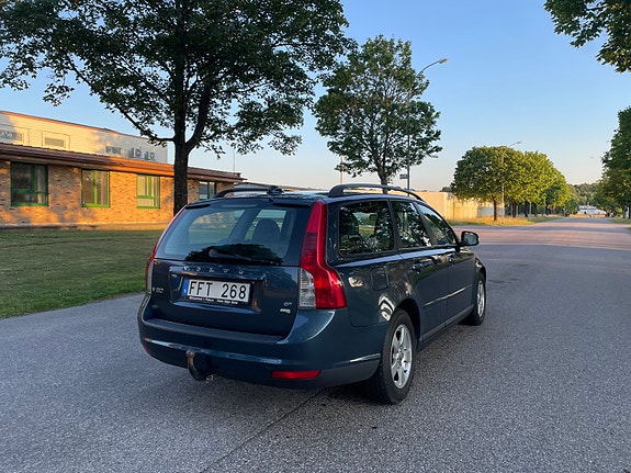 Volvo V50 3 of 5