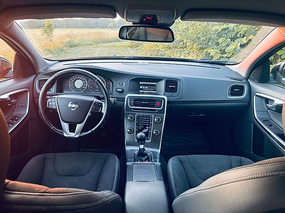 Volvo V60 3 of 5