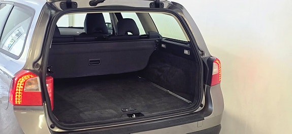 Volvo V70 6 of 12
