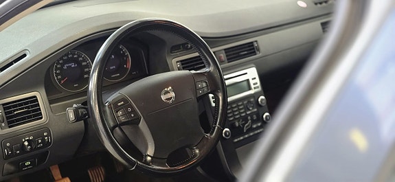 Volvo V70 8 of 12
