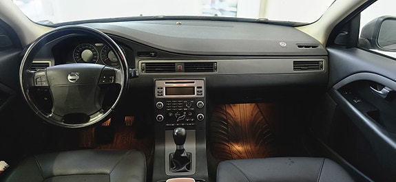Volvo V70 7 of 12