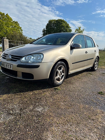 Volkswagen Golf V 2 of 5