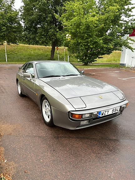 Porsche 944 2 of 5