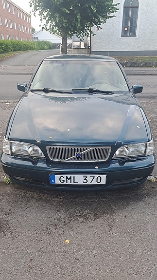 Volvo S70 2 of 5